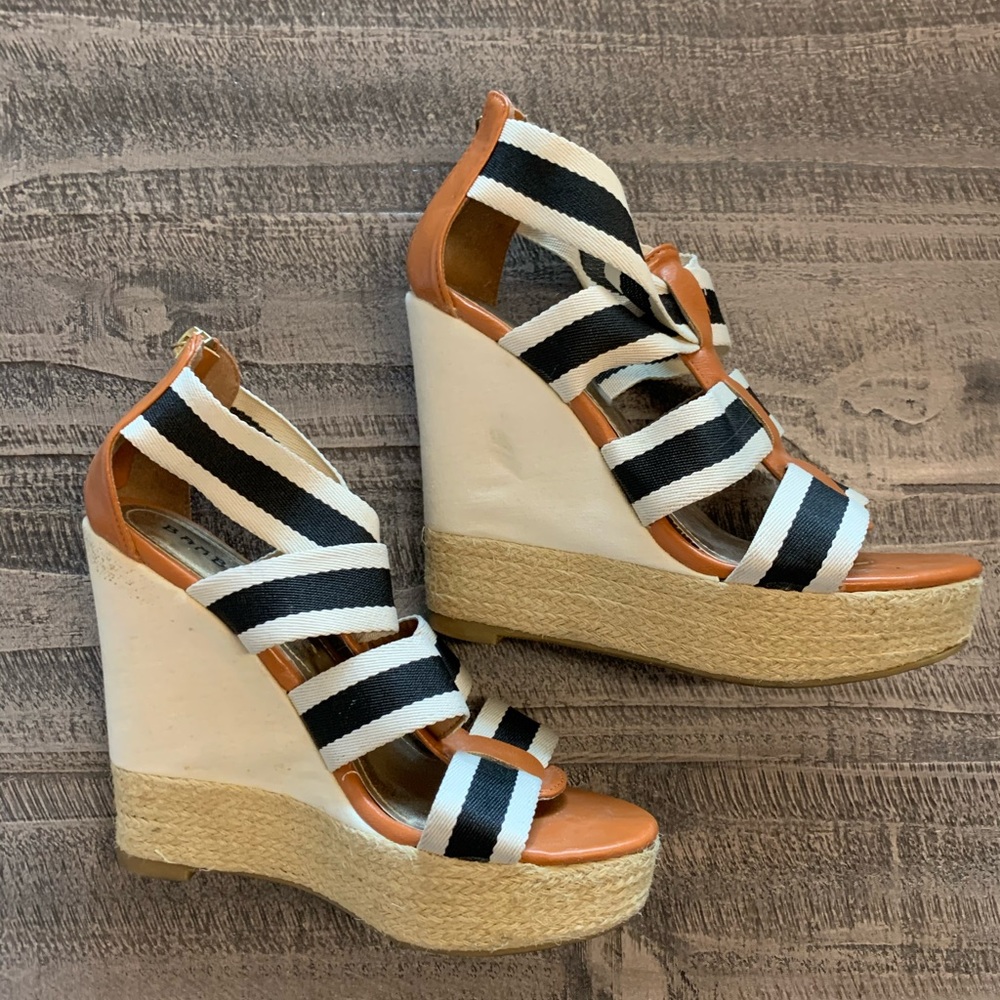 Chunky black white, chestnut colored wedges 7.5